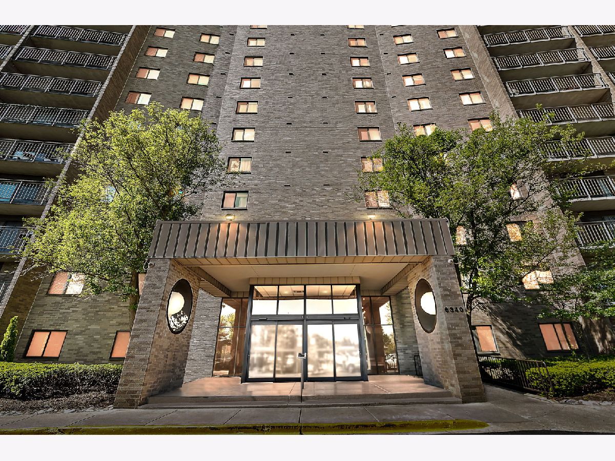 Condominiums Sold Lake Hinsdale Towers Willowbrook Illinois, 6340 Americana