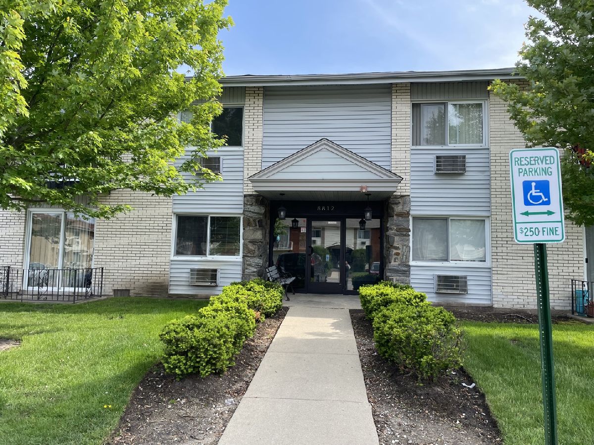 Condominiums Rented Courtland Square Des Plaines Illinois, 8812 Jody