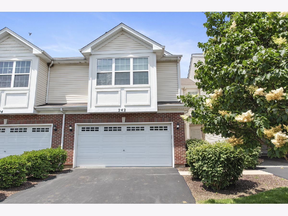 Townhomes & Condos Sold Creekside Romeoville Illinois, 242 Oak Creek