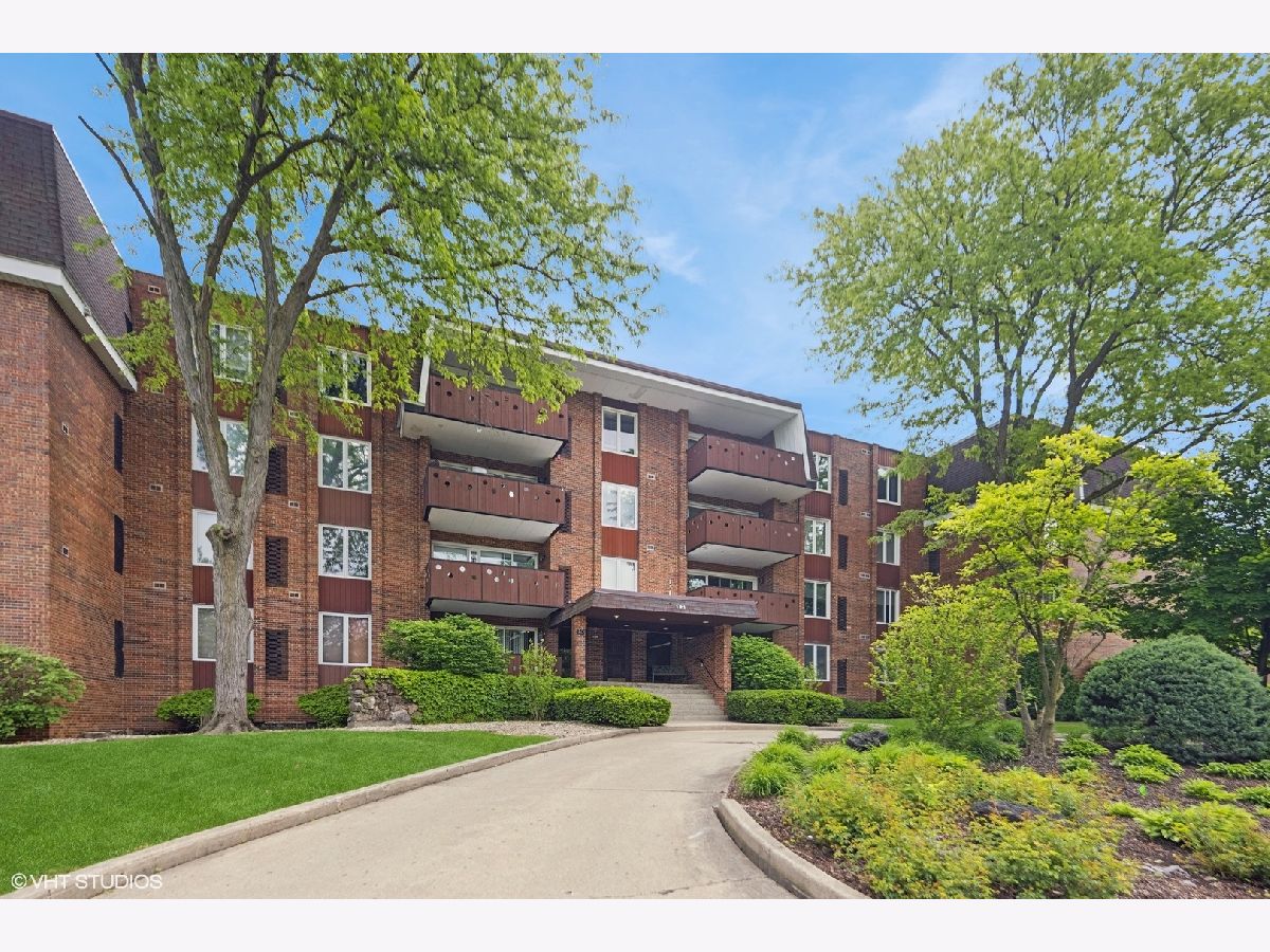 Condominiums Sold Park Royal Wood Dale Illinois, 121 Spruce