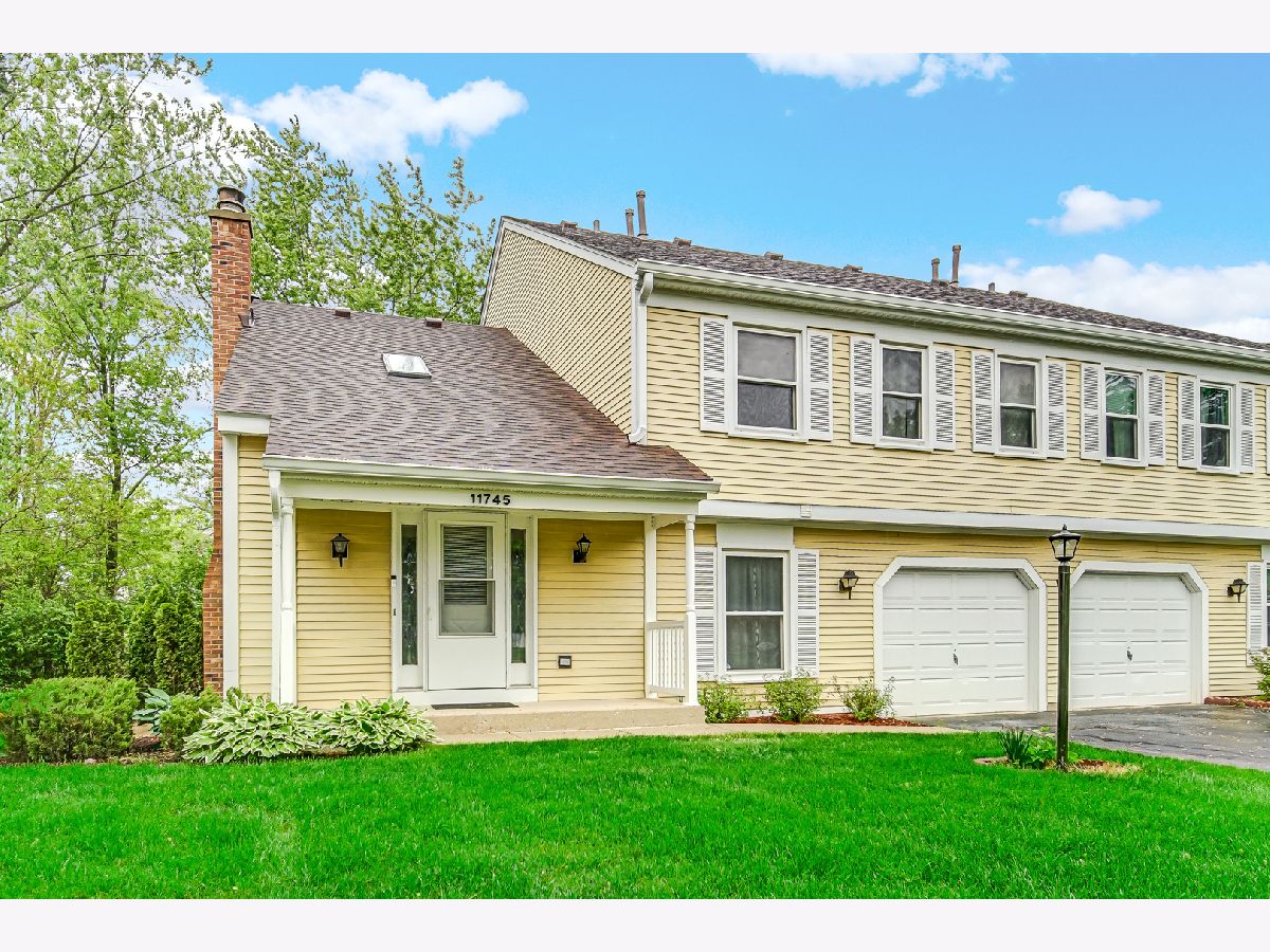 Townhomes & Condos & Homes Sold Woodcreek Huntley Illinois, 11745 Woodcreek
