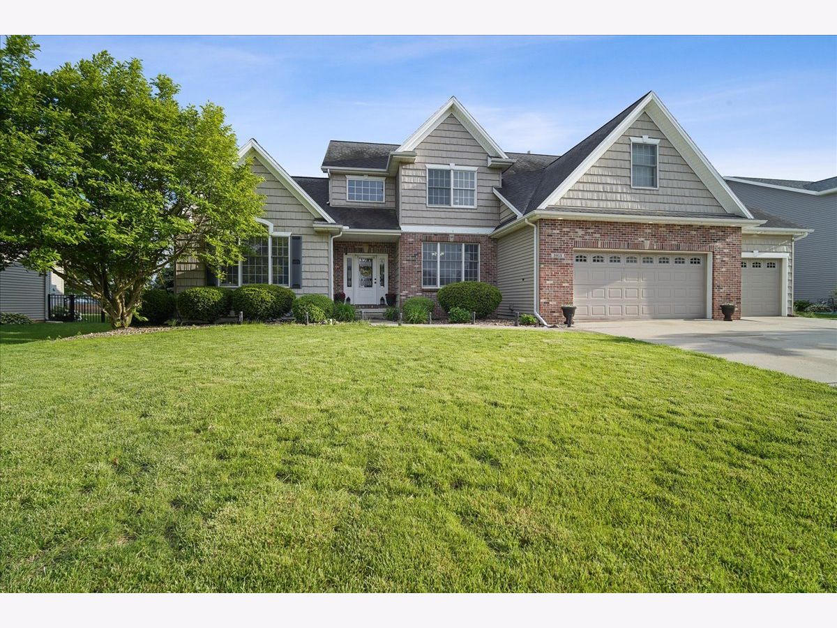 Homes & Condos & Townhomes Sold Eagle View South Bloomington Illinois, 3913 Baywood
