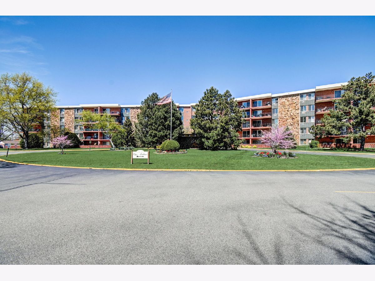 Condominiums Sold Lake Run Prospect Heights Illinois, 16 Old Willow