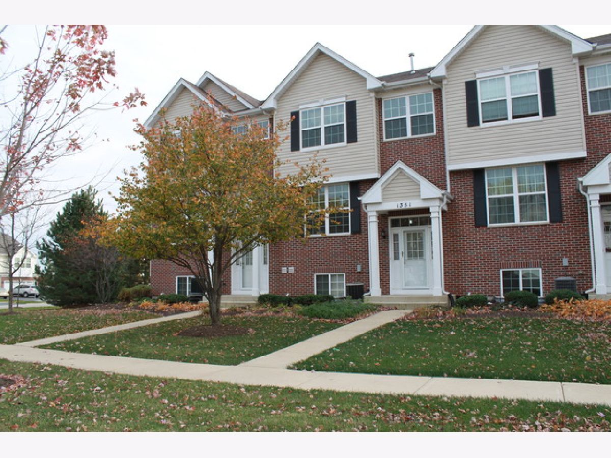 Townhomes & Condos Rented Creekside Romeoville Illinois, 1351 Alder Creek
