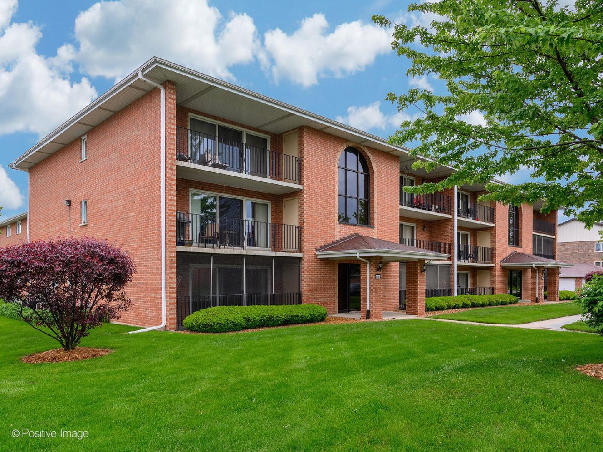 Condominiums Sold Circle Crest Crestwood Illinois, 5030 Circle