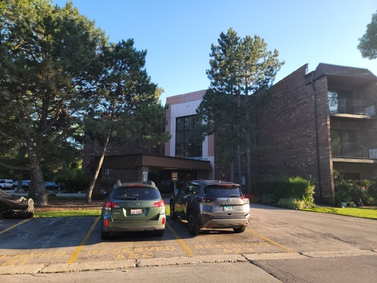 Condominiums Rented Glencove Estates Glenview Illinois, 1018 Castilian