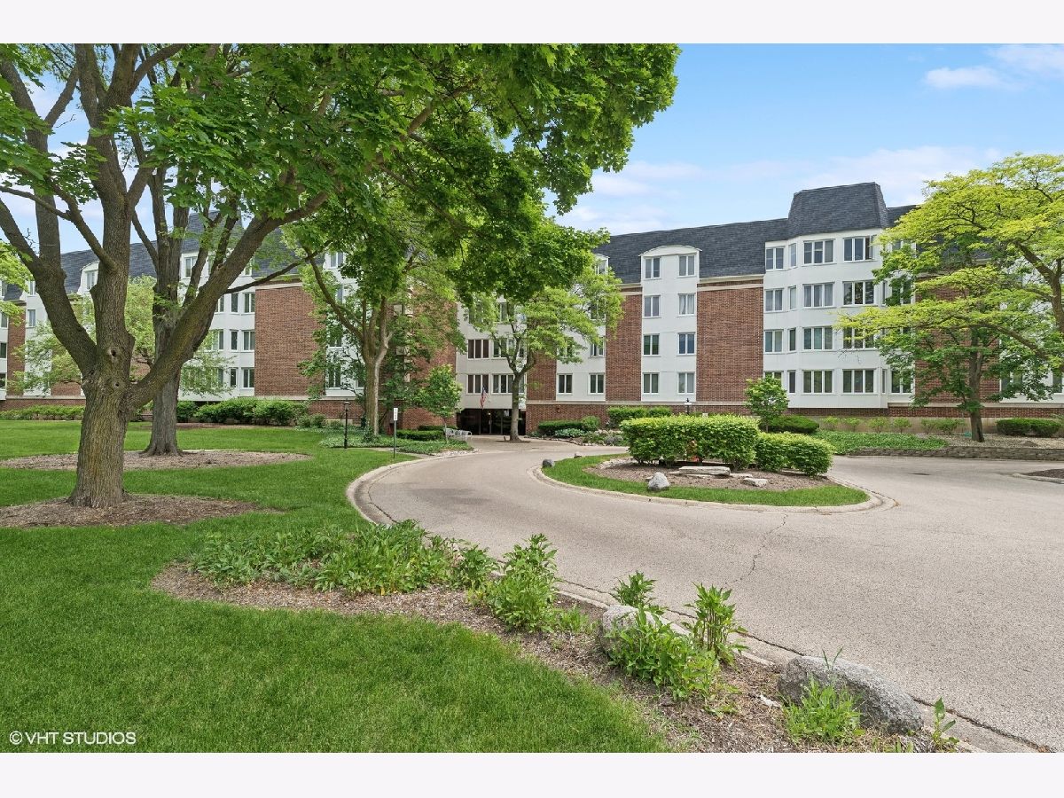 Condominiums Sold Cambridge On The Lake Buffalo Grove Illinois, 250 Lake