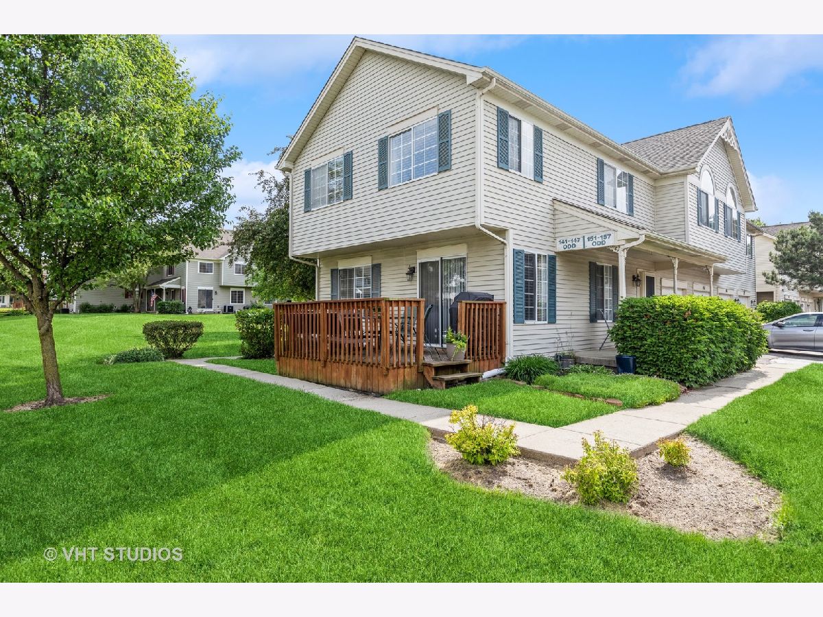 Townhomes & Condos & Homes Sold Woodcreek Village Lake In The Hills Illinois, 141 Village Creek