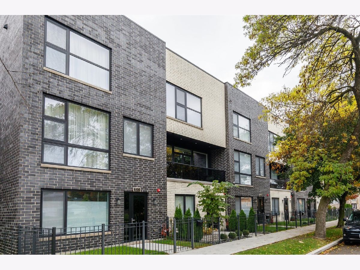 Townhomes & Condos & Homes Sold Armour Square Chicago Illinois, 3215 Stewart