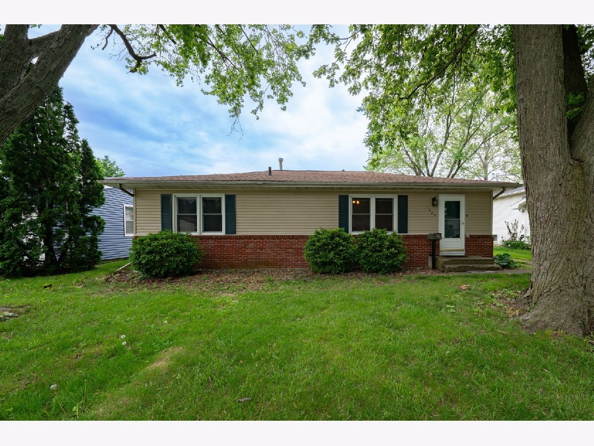 Homes & Condos & Townhomes Sold Meadowbrook Bloomington Illinois, 1829 Lafayette