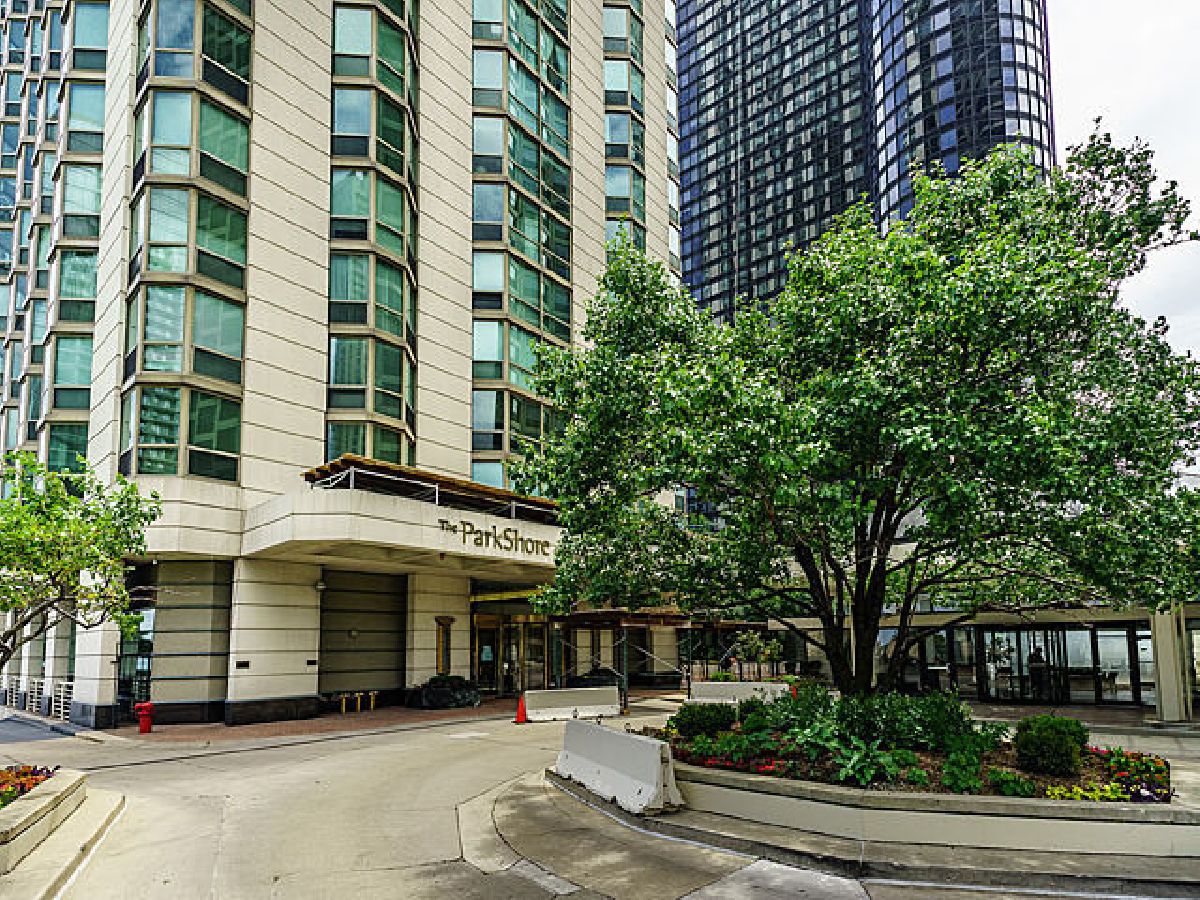 Condominiums Rented Park Shore Condos Chicago Illinois, 195 Harbor