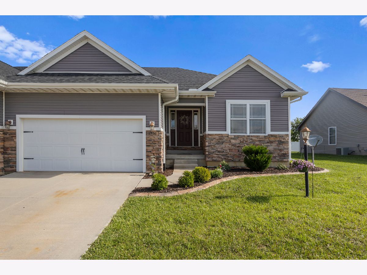 Homes & Condos & Townhomes Sold Hunters Ridge Mahomet Illinois, 1720 Timber Wolf