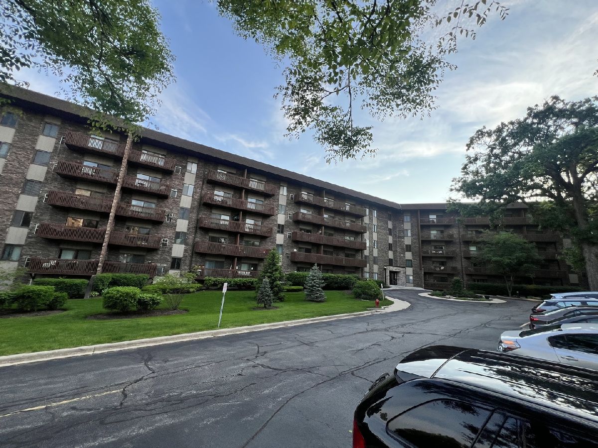 Condominiums Sold Medinah On The Lake Bloomingdale Illinois, 120 Lakeview