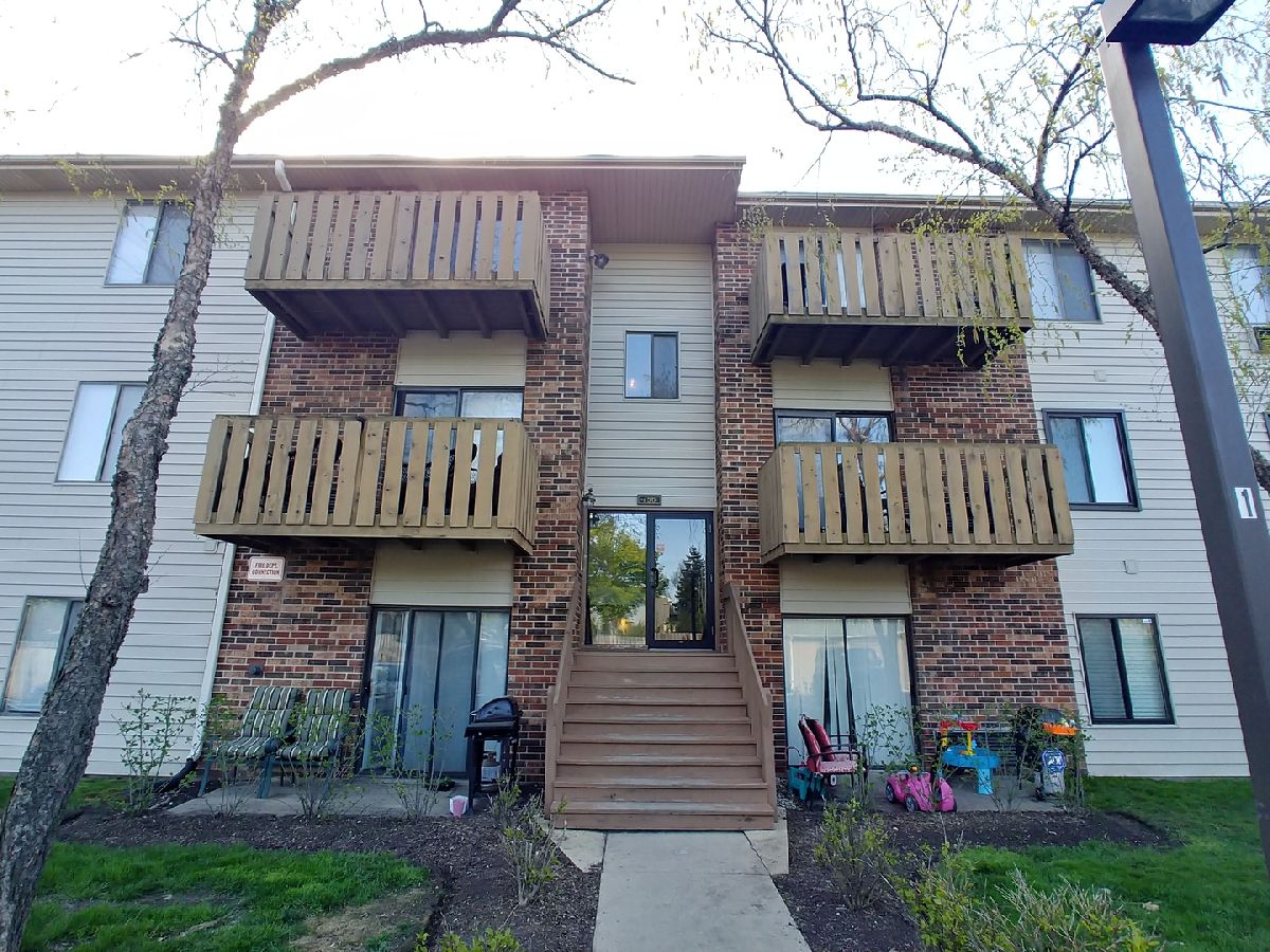 Homes & Condos & Townhomes Rented Waterbury Roselle Illinois, 756 Prescott