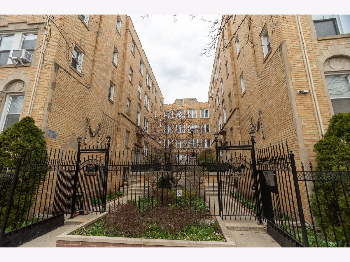 Condominiums Sold Ainslie Manor Chicago Illinois, 840 Ainslie