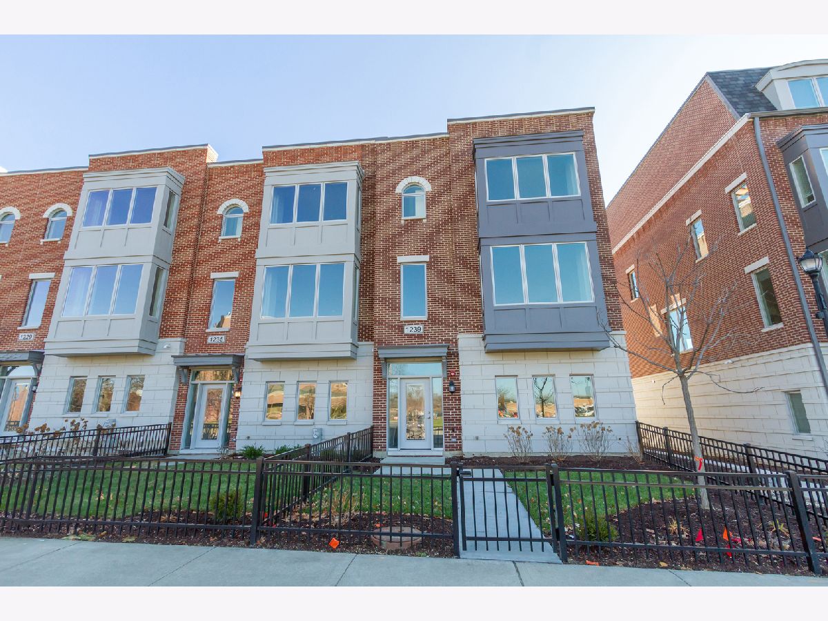 Condos & Townhomes Sold Gateway Northbrook Illinois, 1239 Shermer