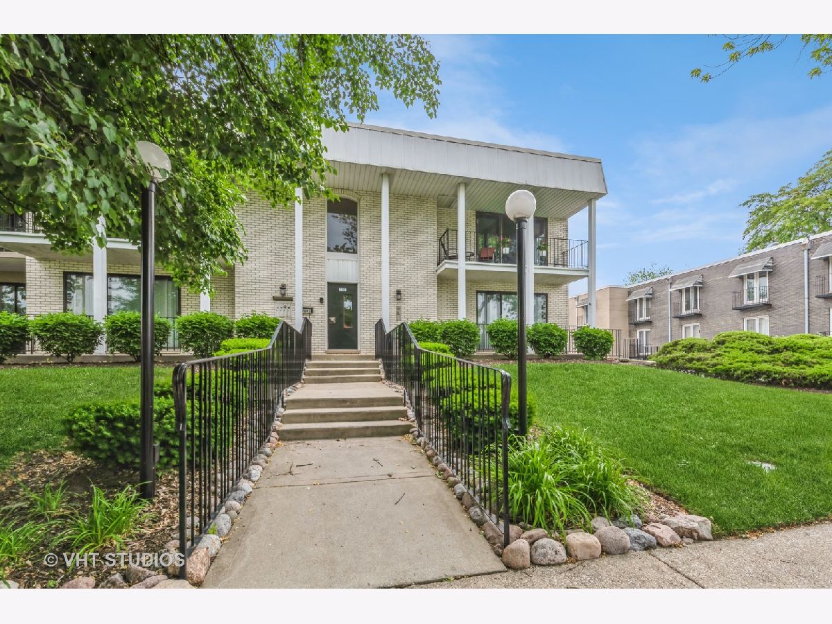 Condominiums Sold Parkshire Estates Oak Lawn Illinois, 9805 Keeler