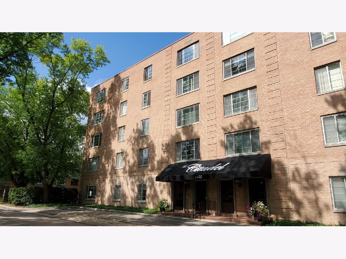 Condominiums Rented Citadel Northbrook Illinois, 1455 Shermer