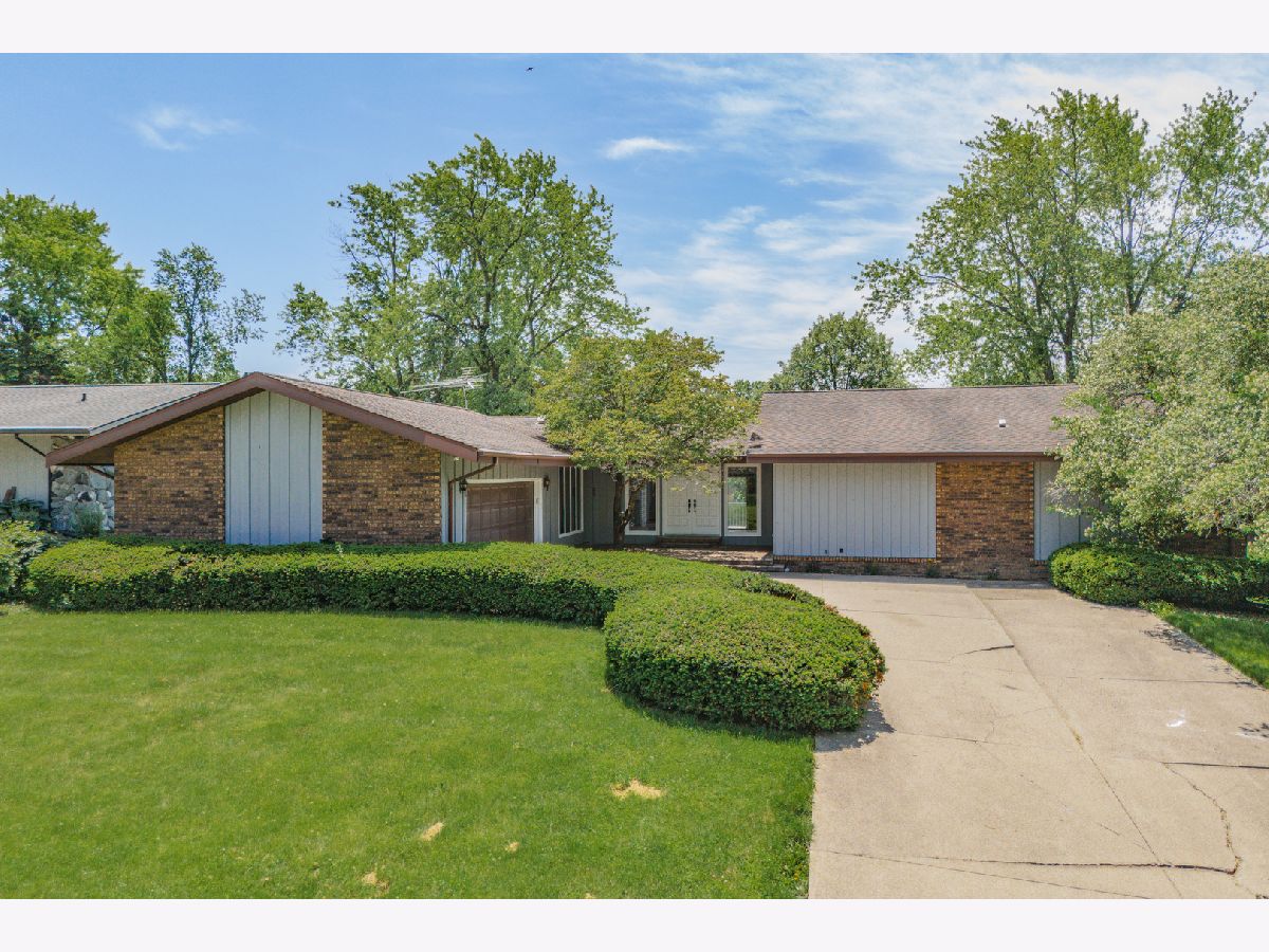 Homes & Condos & Townhomes Sold Williamsburg Bloomington Illinois, 2503 Newport