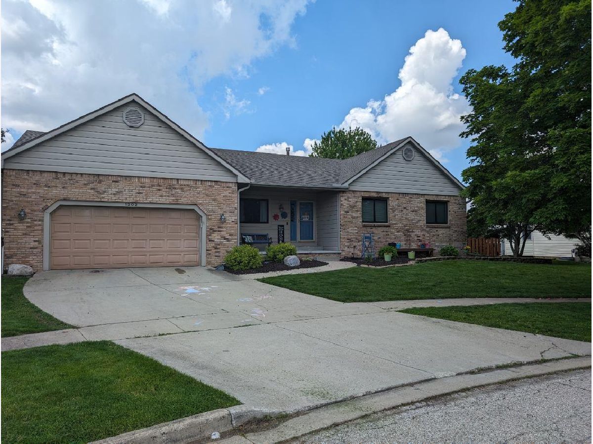 Homes & Condos & Townhomes Sold Eastmoor Bloomington Illinois, 1202 Kenneth