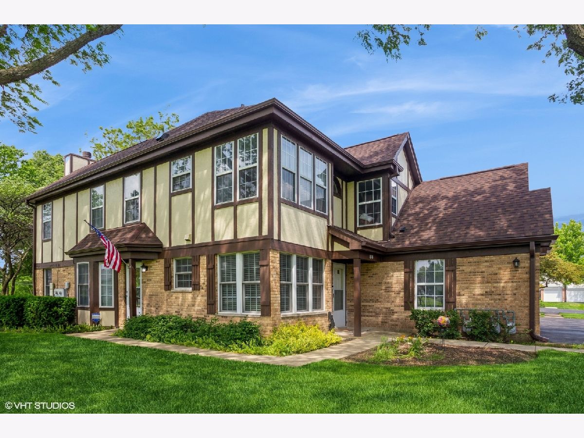 Townhomes & Condos Sold Wildberry Streamwood Illinois, 1815 Quaker Hollow