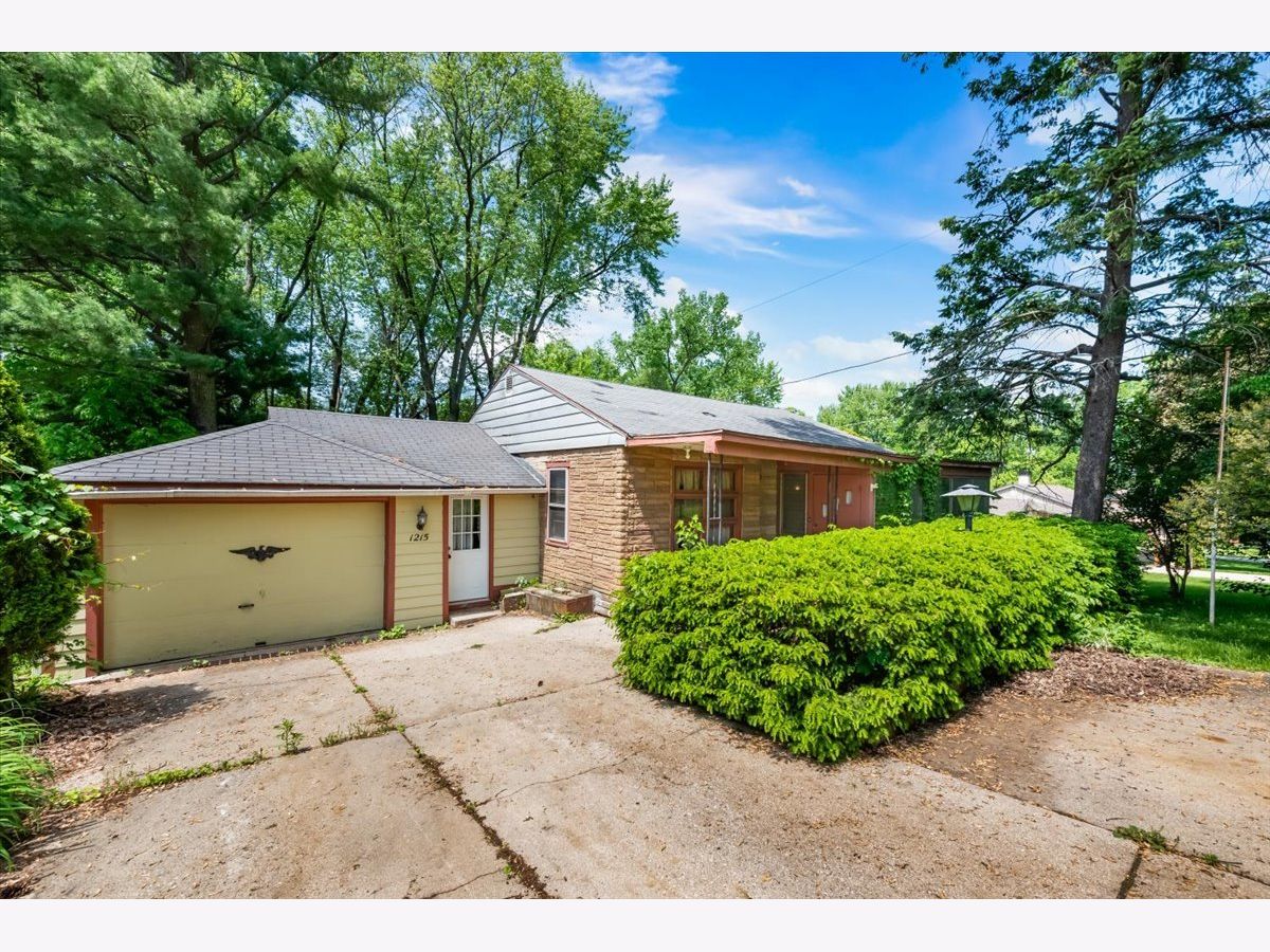 Homes Sold Lith Estates Lake In The Hills Illinois, 1215 Pine