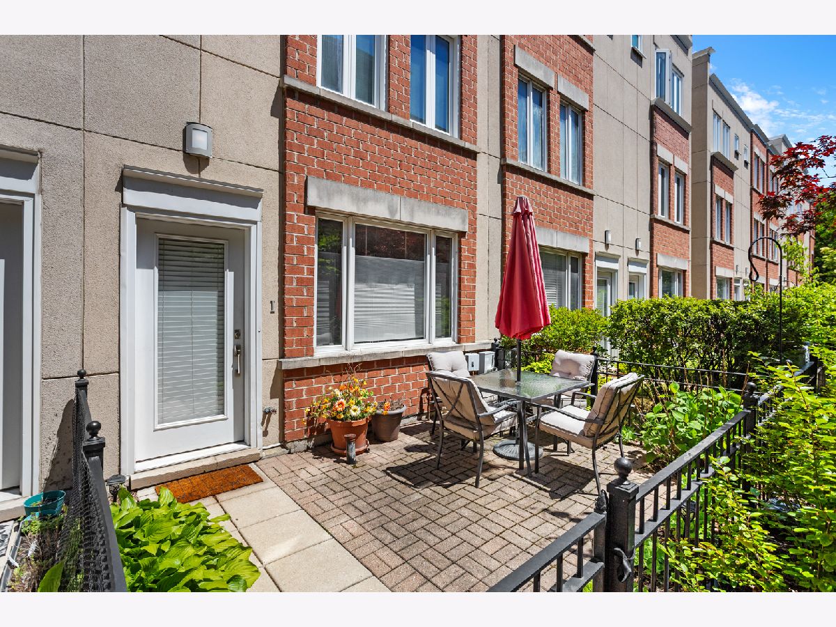 Townhomes Sold Fremont Place Rowhouses Chicago Illinois, 3910 Fremont