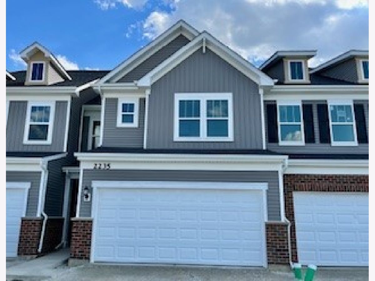 Condos & Townhomes & Homes Sold Sawgrass Bolingbrook Illinois, 2235 Ryegrass