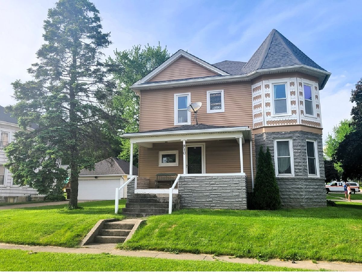  Sold Ashton Illinois, 910 1st