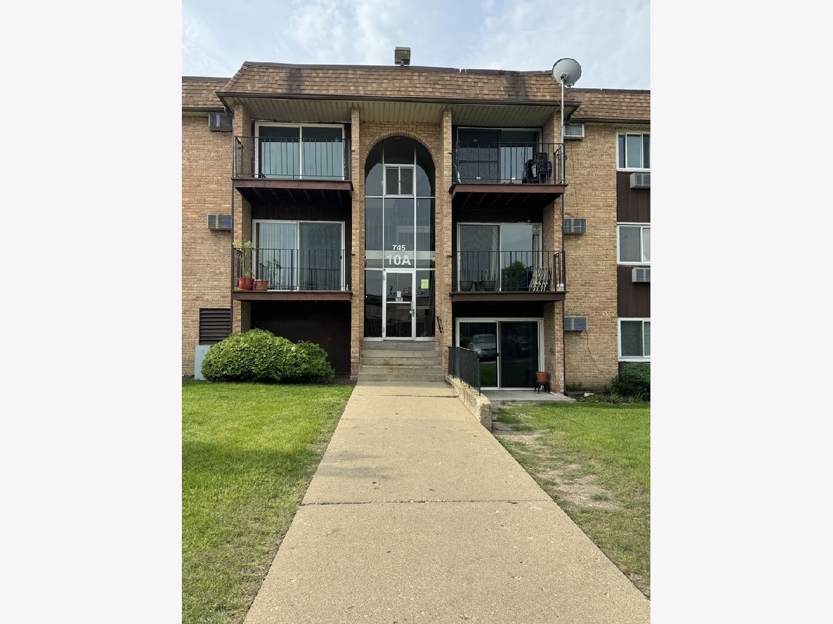 Condominiums Sold Highland Crossing Hoffman Estates Illinois, 745 Heritage
