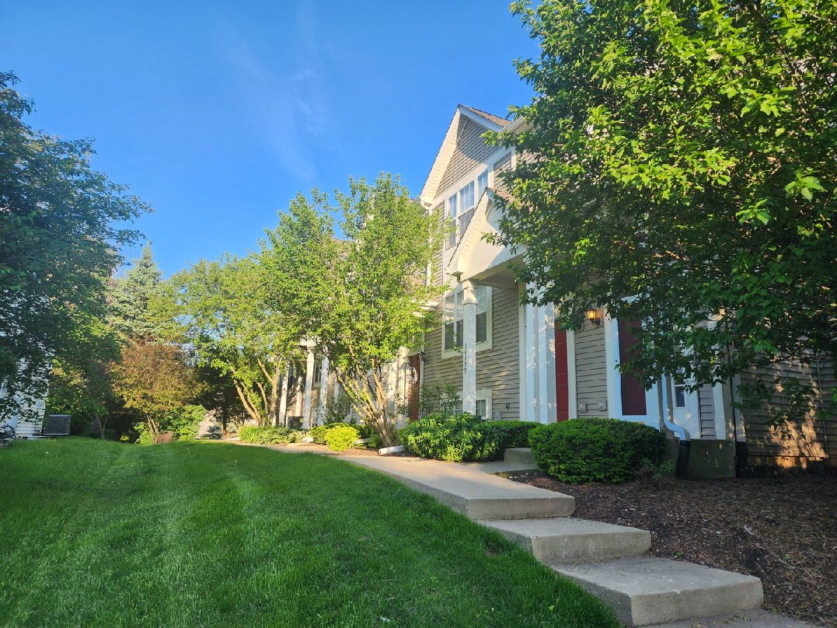 Condos & Townhomes Rented Brooks Farm Round Lake Beach Illinois, 34395 Aster