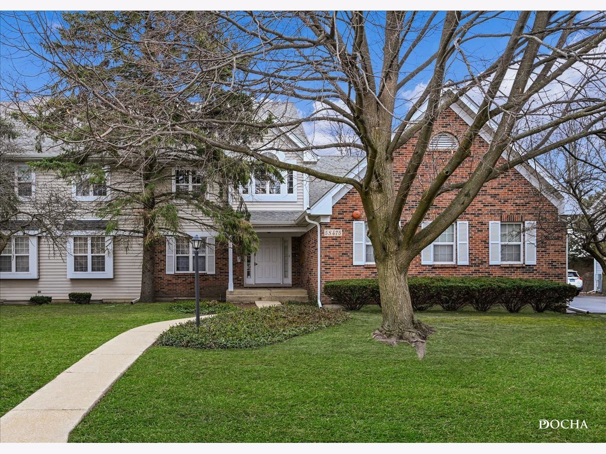 Condos & Townhomes Rented Willowbend Naperville Illinois, 5S475 Scots