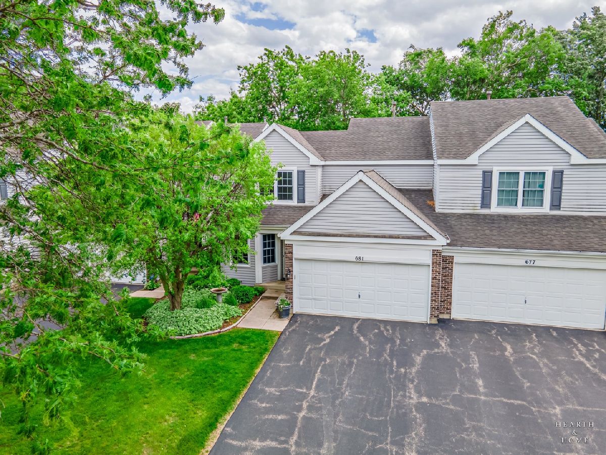 Townhomes Sold Mistwood Crystal Lake Illinois, 681 Silk Oak