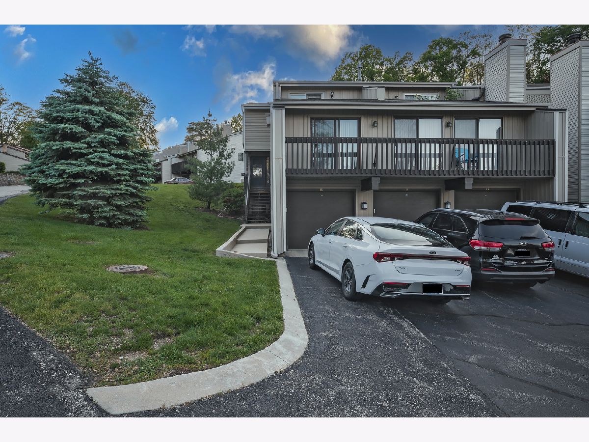 Townhomes & Condos Sold Woodhills Bay Colony Fox Lake Illinois, 15 Mineola