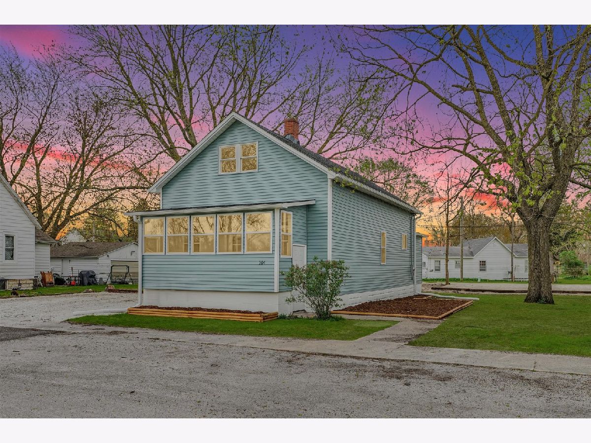  Sold Reddick Illinois, 104 Wabash