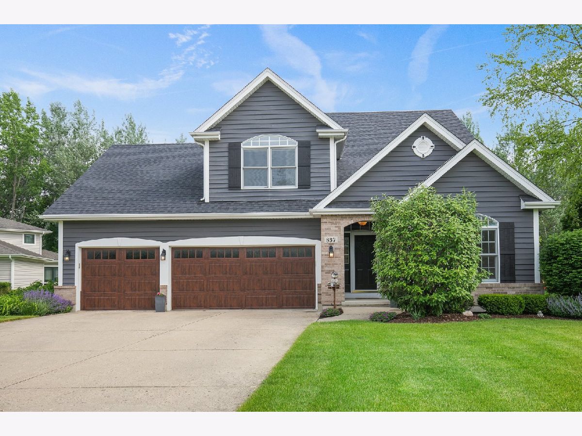 Homes & Condos & Townhomes Sold Wedgewood Crystal Lake Illinois, 837 Wedgewood
