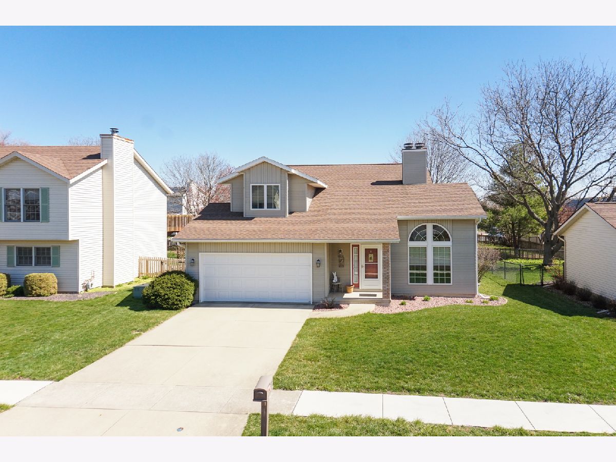 Homes & Condos & Townhomes Sold Carriage Hills Normal Illinois, 1606 Cutter