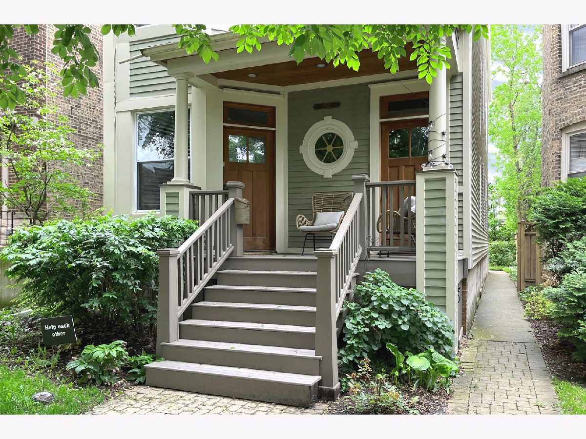 Homes & Condominiums Rented St Bens Chicago Illinois, 3822 Oakley