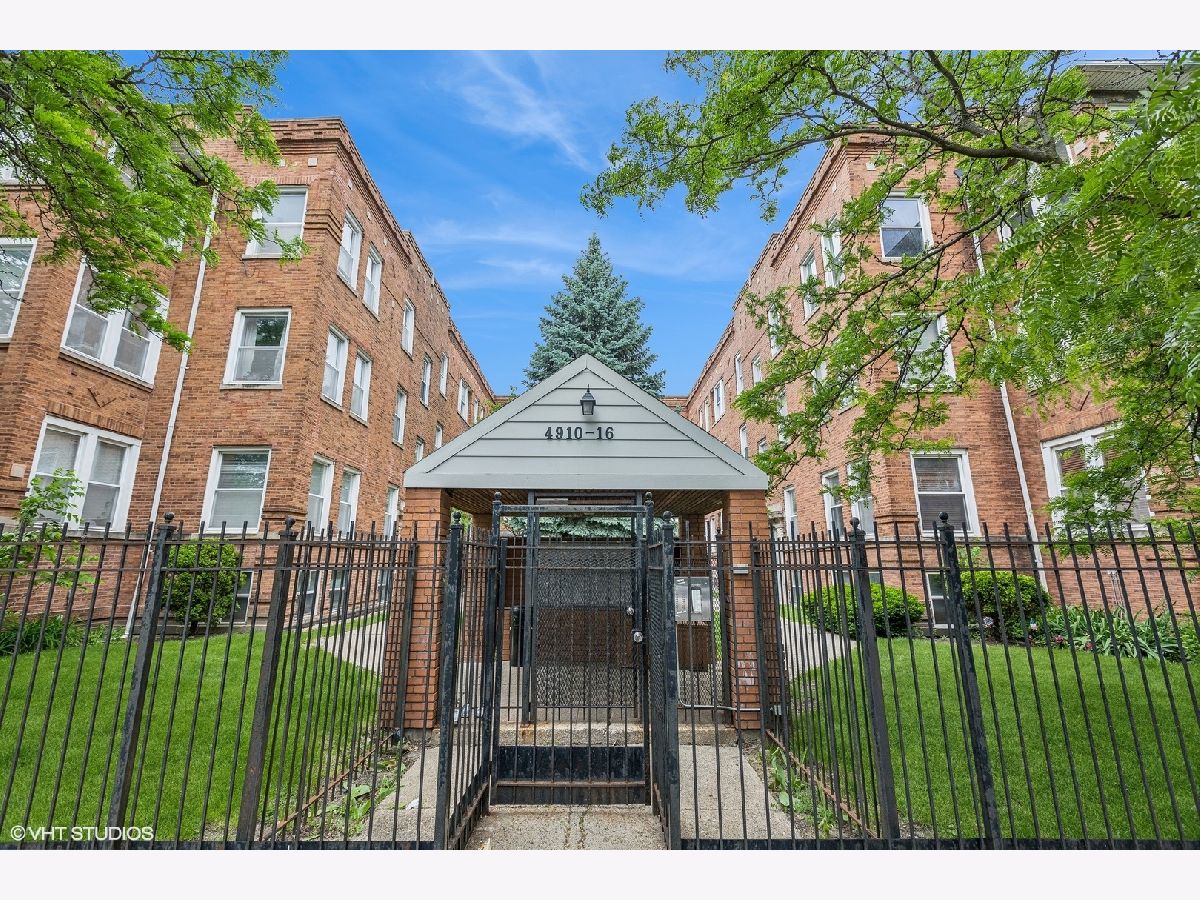 Condominiums & Homes Sold North Park Village Chicago Illinois, 4910 Kedzie