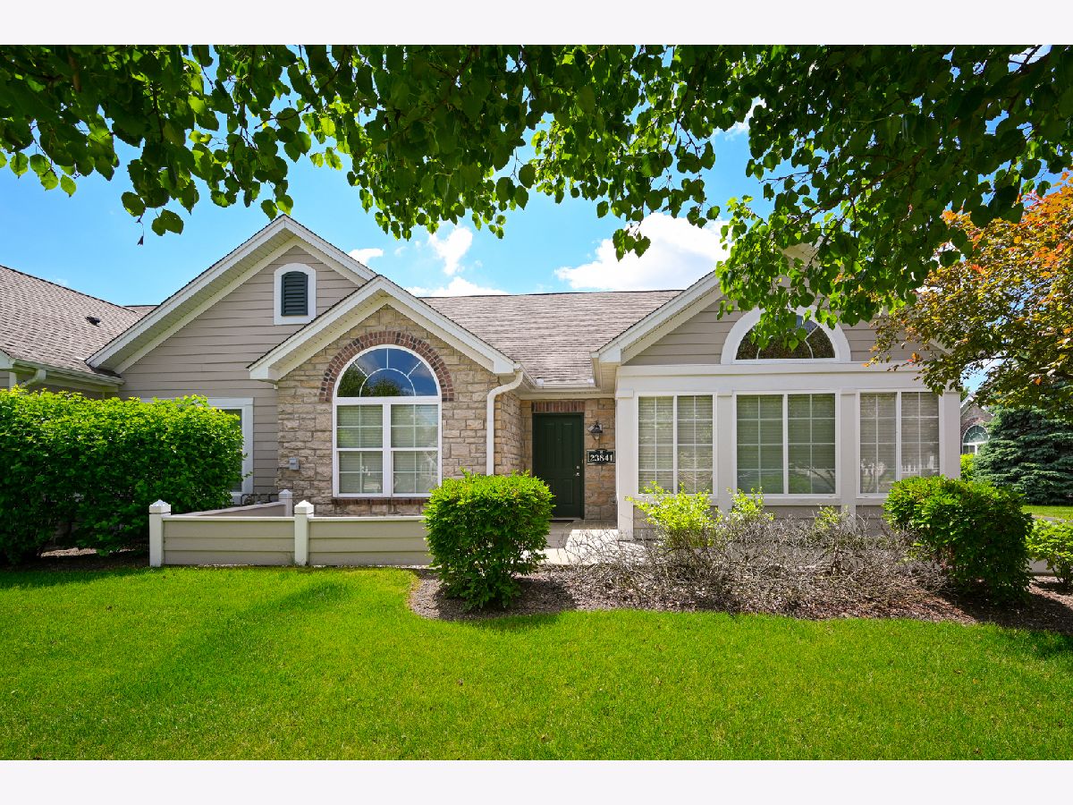 Townhomes & Condos & Homes Sold Villas At Fox Run Plainfield Illinois, 23841 Dayfield