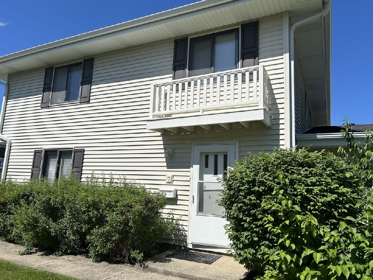 Townhomes & Condos & Homes Rented Weathersfield Commons Schaumburg Illinois, 1440 Tonset