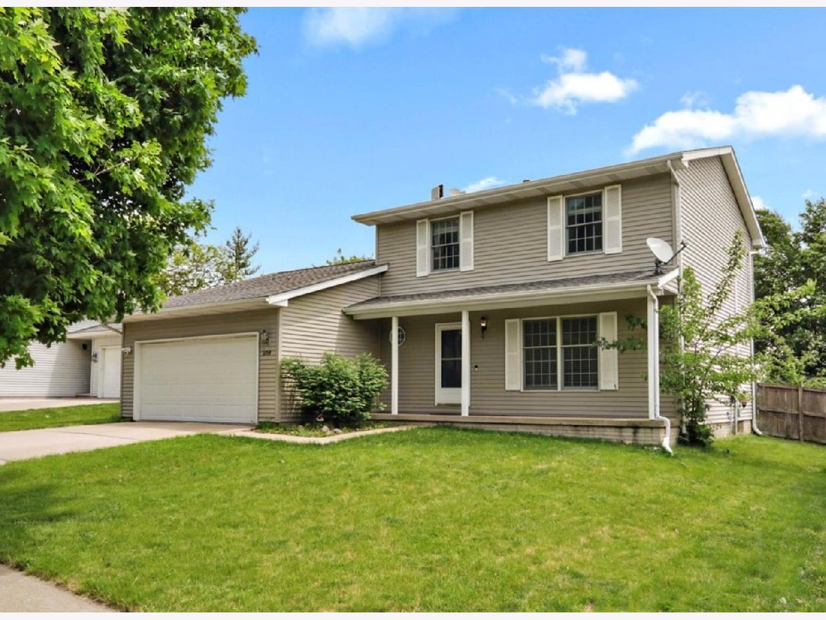 Homes & Condos & Townhomes Sold Pepper Ridge Bloomington Illinois, 2714 Essington