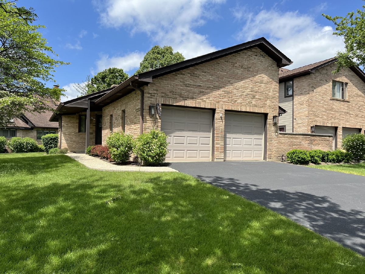 Townhomes Sold Poplar Creek Hoffman Estates Illinois, 1702 Pebble Beach