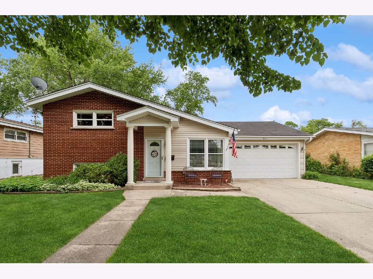 Homes & Condos & Townhomes Sold Arlington Acres Arlington Heights Illinois, 320 Stratford