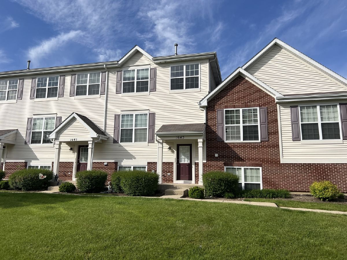 Townhomes & Condos Rented Heron Bay Round Lake Illinois, 1643 Turtle Creek