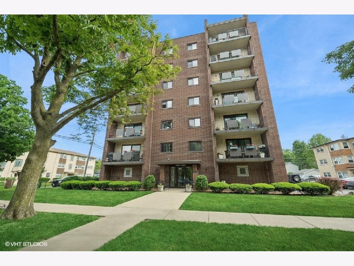 Condos & Townhomes Sold Cora Court Des Plaines Illinois, 1491 Ashland
