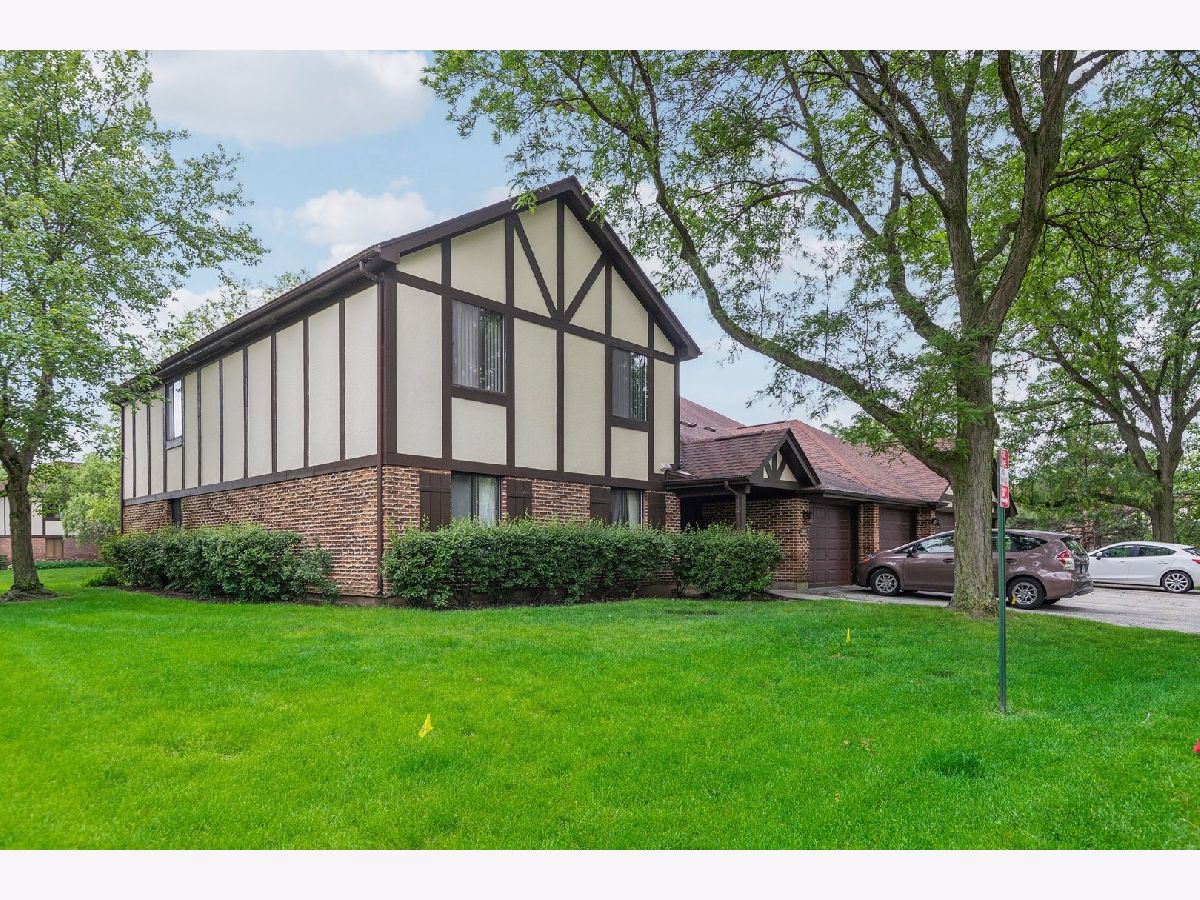 Condominiums Sold Lake Of The Winds Wheeling Illinois, 1005 Harbour