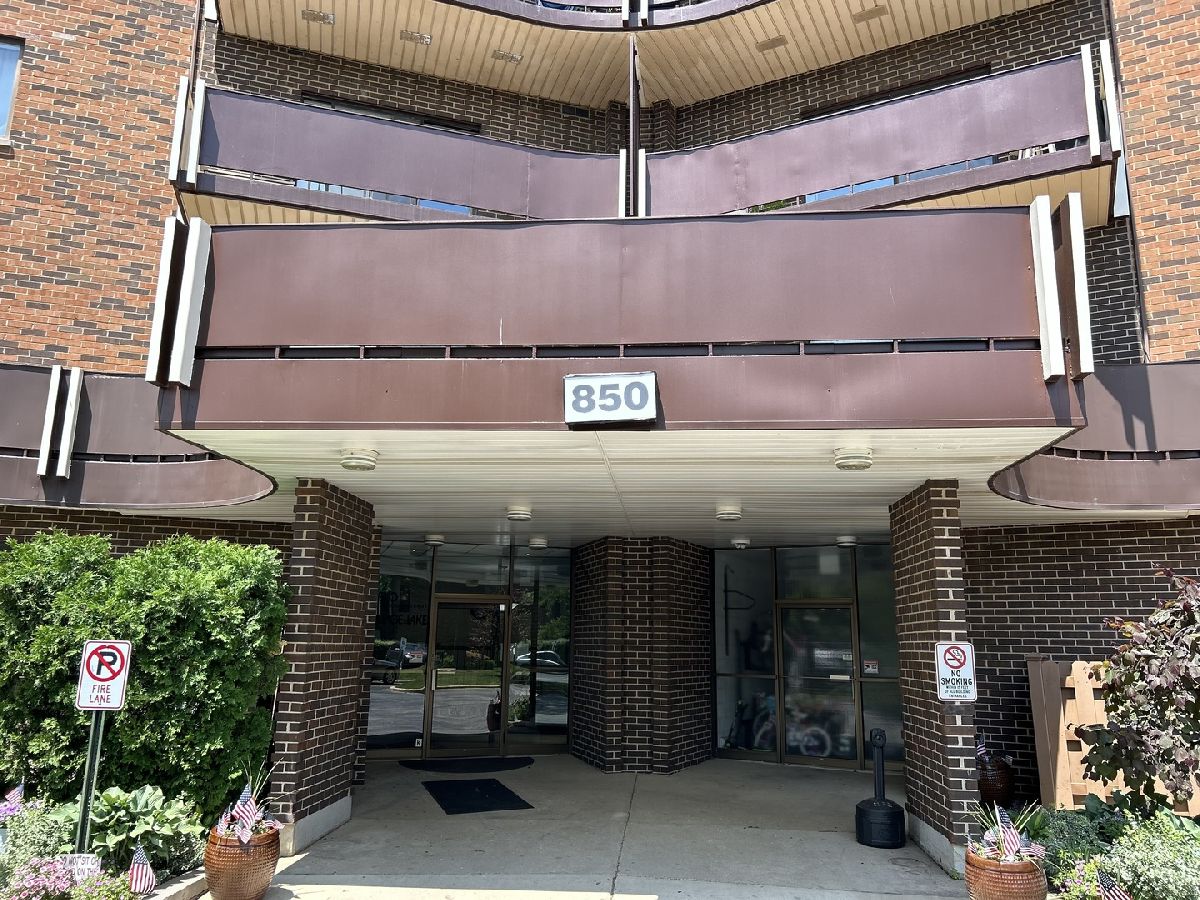 Condominiums Sold Village On The Lake Elk Grove Village Illinois, 850 Wellington