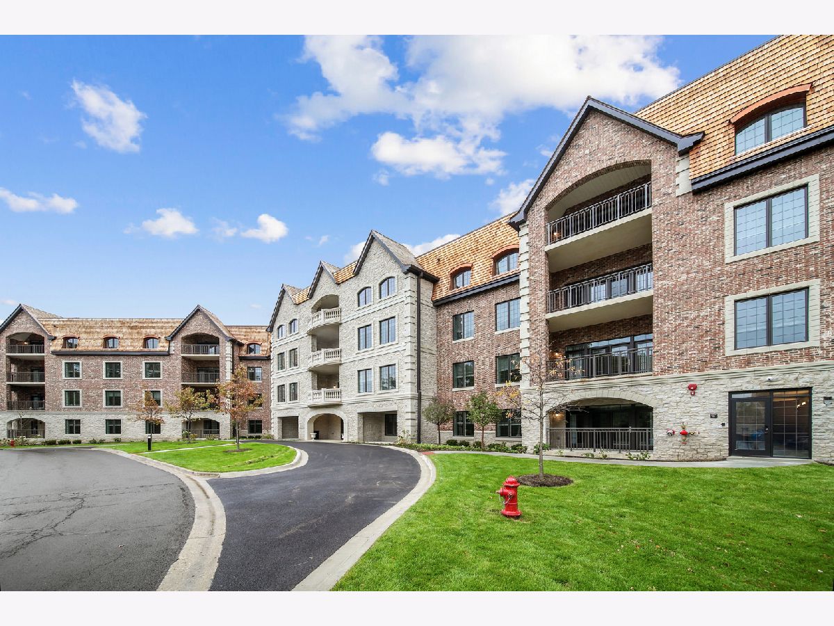 Condominiums Rented Amberley Woods Lake Forest Illinois, 1850 Amberley