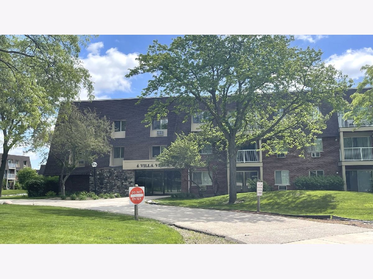 Condominiums Rented Villa Verde Buffalo Grove Illinois, 4 Villa Verde